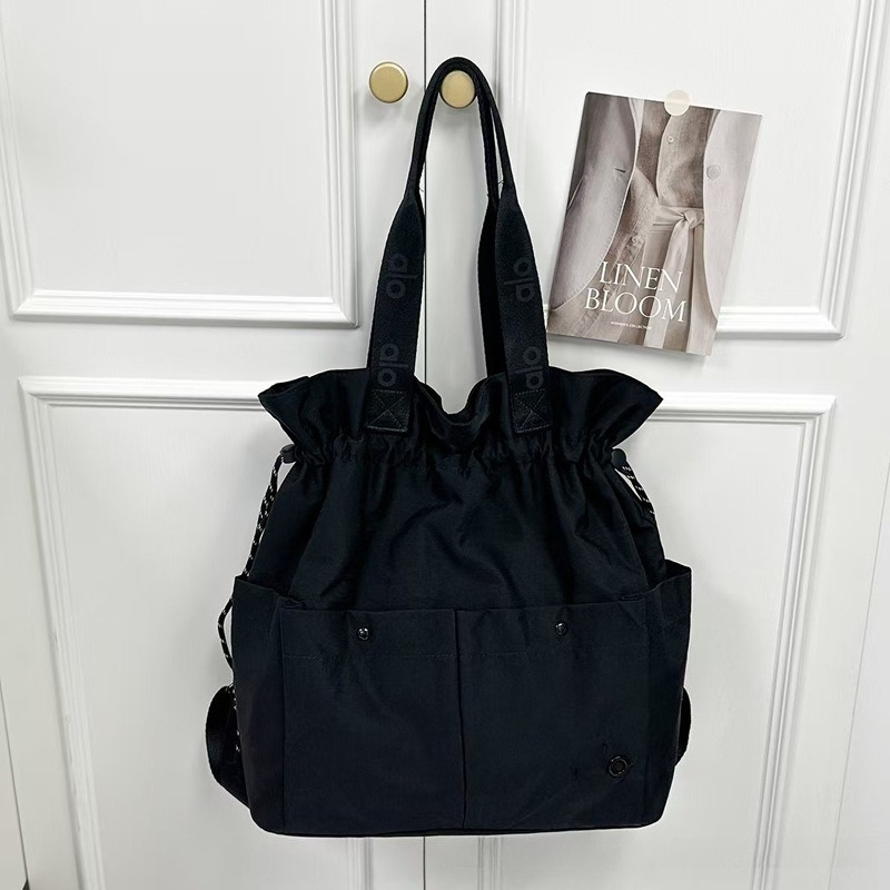 กระเป๋าถือใต้วงแขนแบบมีเชือกรู - Drawstring Gym Bag บทวิจารณ์และราคา